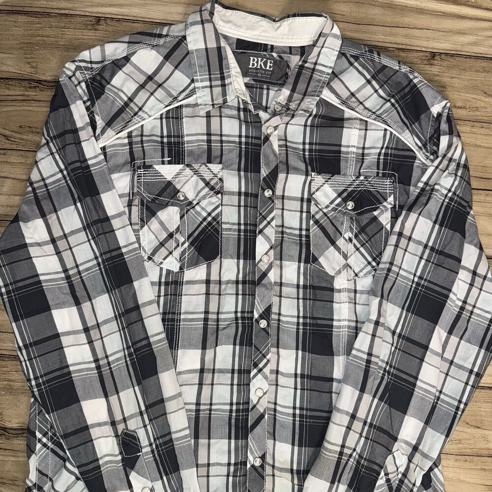 Men’s BKE XL White Gray Plaid Pearl Snap Button Up Athletic Fit